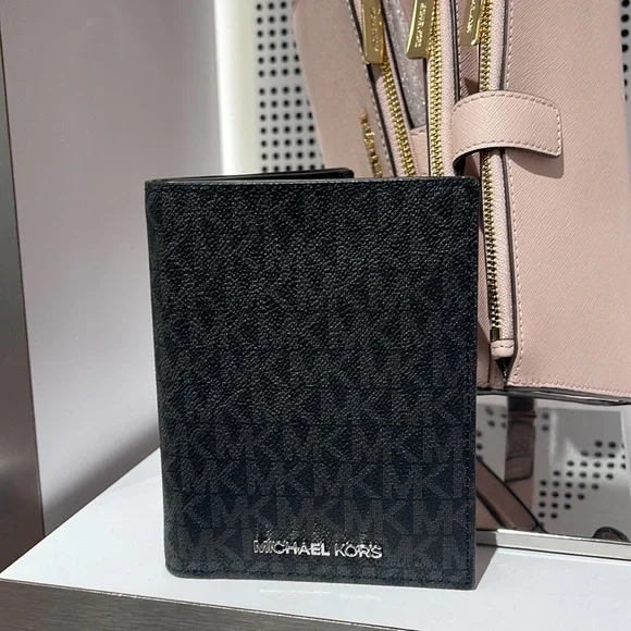 Michael Kors Jet Set Travel Passport Wallet
Black Signature/Silver-Tone Hardware - Picture 15 of 16